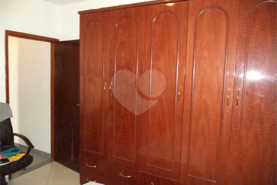 4 dormitórios, suíte no térreo e 2 vagas no Jardim Peri, próximo ao Horto Florestal!