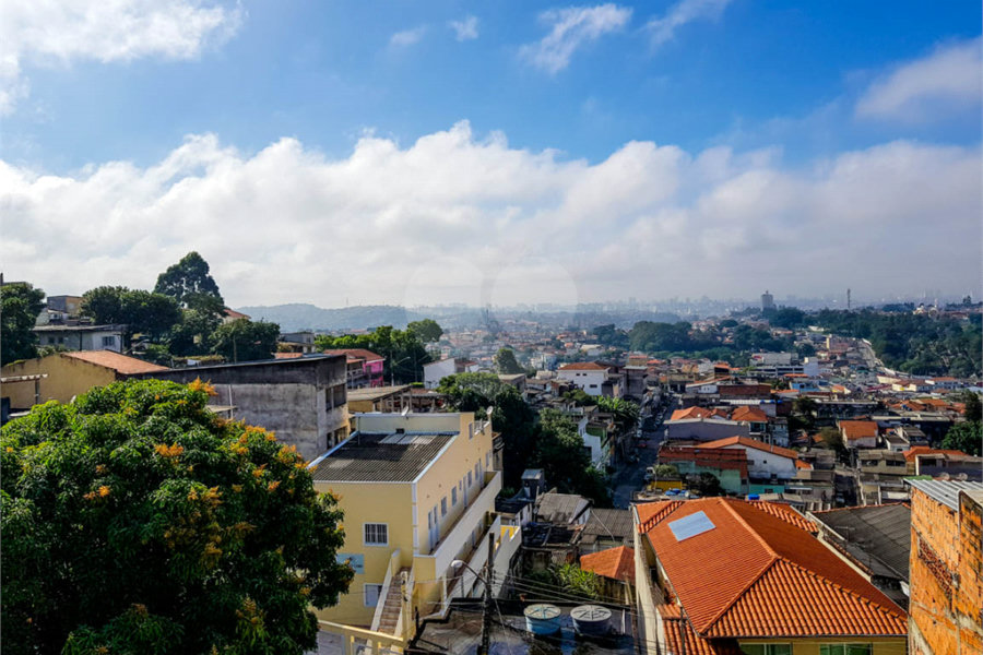Sobrado para moradia de família grande ou para investidor.