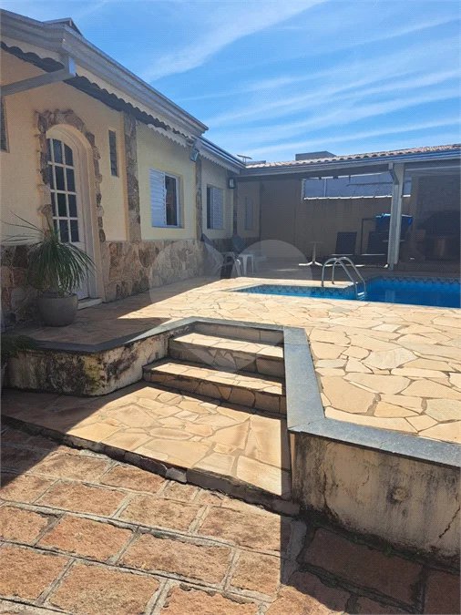 Casa Ampla com 5 Dormitórios, Piscina e Lazer Completo em Terreno de 1.260 m²