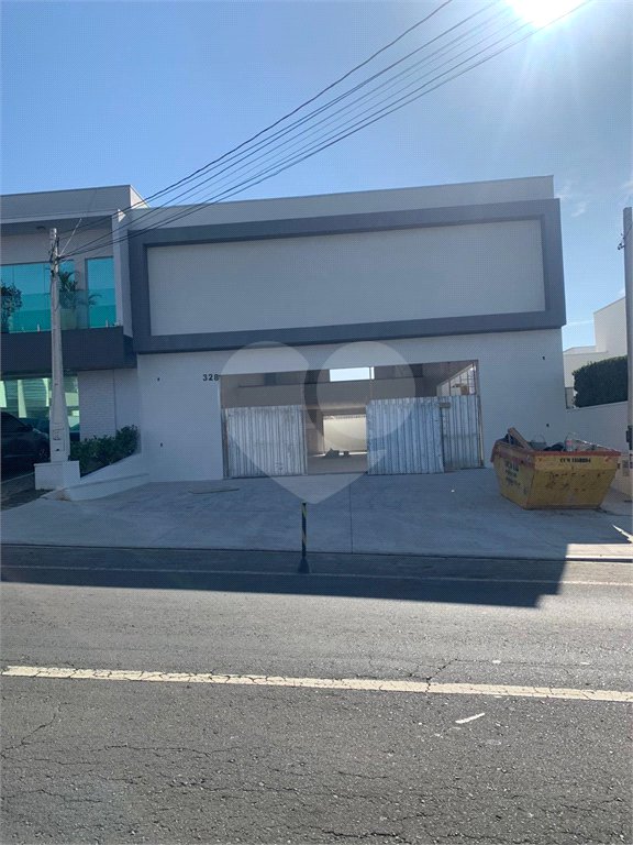 Indaiatuba - Galpão em frente ao Hospital Indaiatuba - Av Fábio Ferraz Bicudo - Locação - R$ 26.800,00 - Lote 360 metros - Área construída 375 metros - 05 vagas - 04 banheiros - 02 copas - finalizando acabamento.