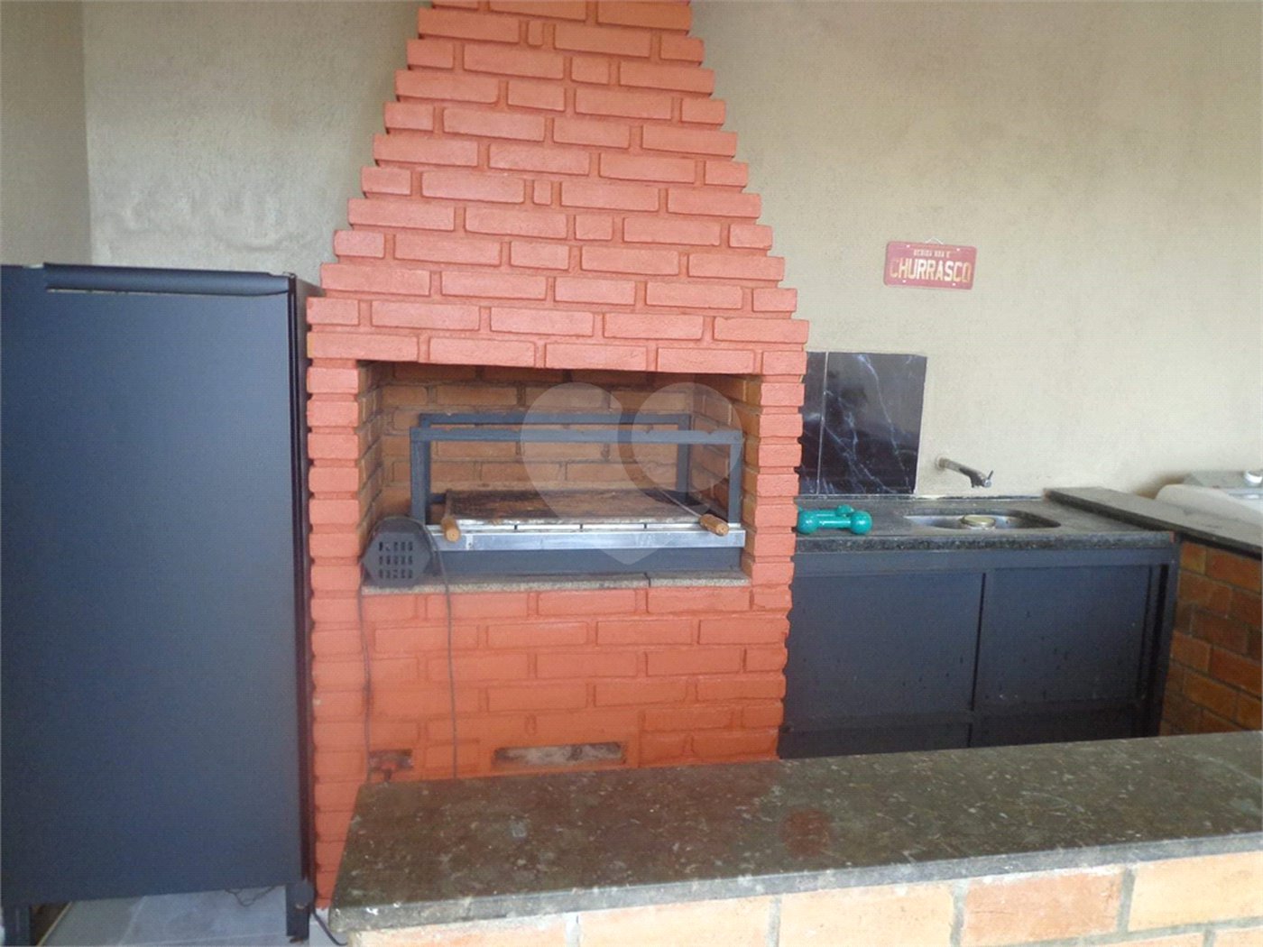 Casa Térrea com 3 dormitórios, sendo 1 suíte.