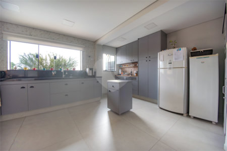 CASA REFORMADA NO PLANALTO - 270m