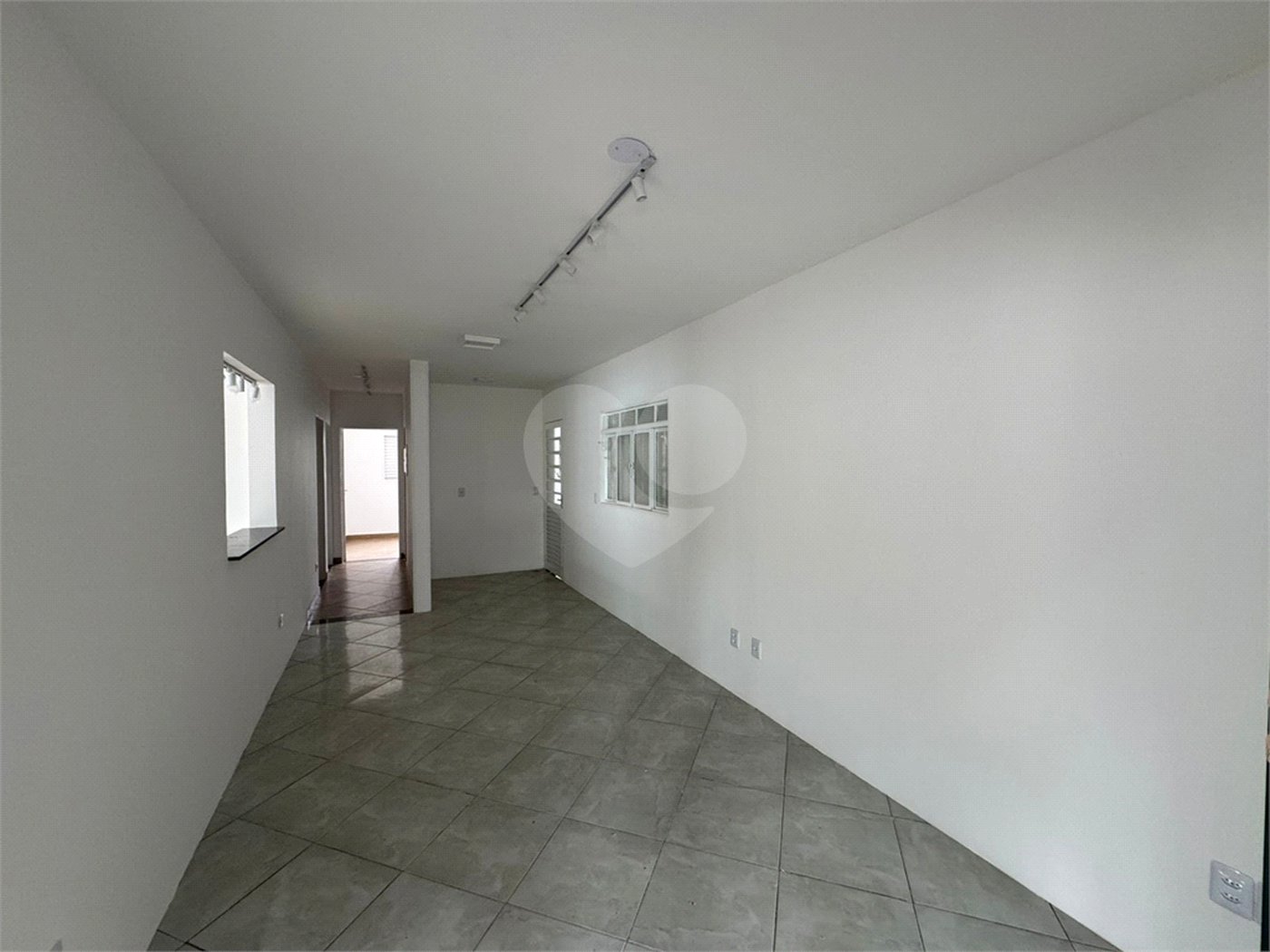 Casa á venda, com 03 Dormitórios, no Bairro Parque Primavera em São Carlos.