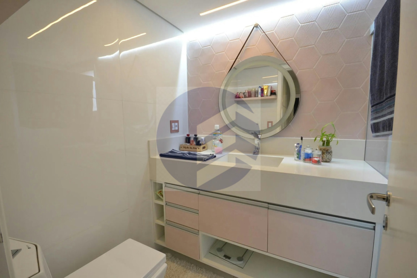 Apartamento à venda com 3 quartos, sendo 2 suítes, em Jardim Olympia, São Paulo - SP