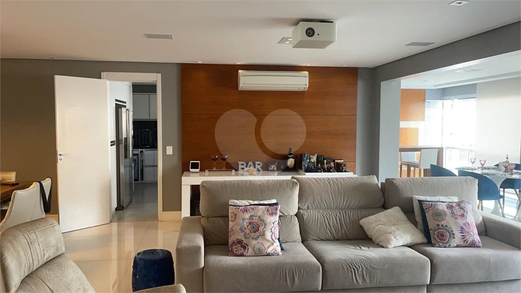 Apartamento na Mooca com 204 m² com vista maravilhosa, sendo 3 suítes e 4vagas.