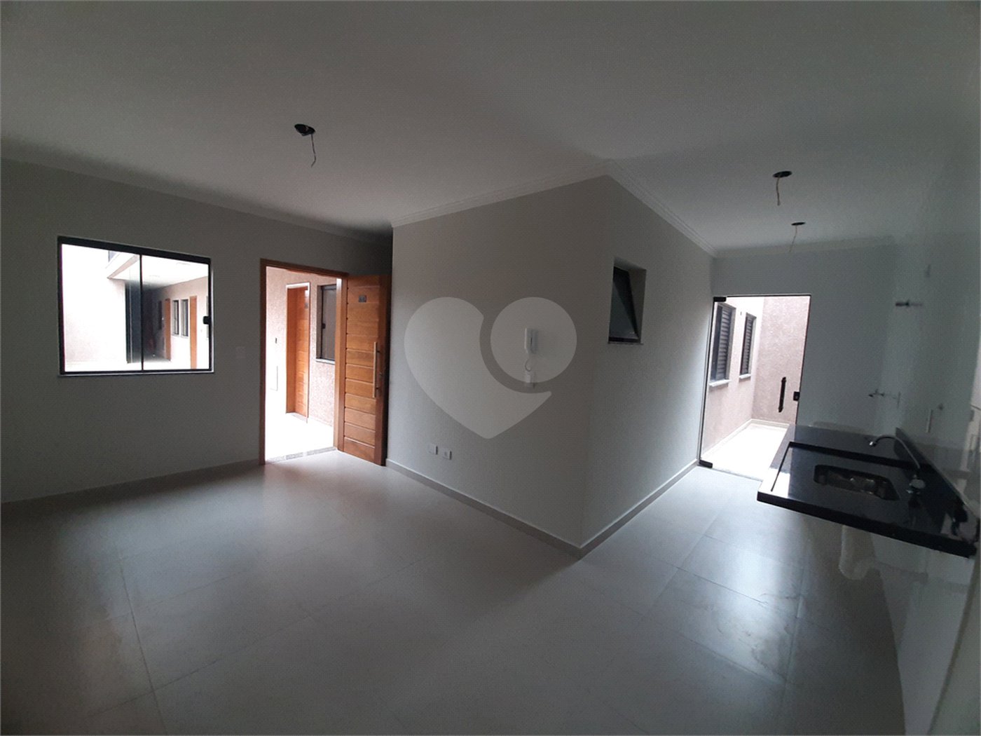 Apartamento com 37m2, 2 quartos, banheiro, sala, cozinha, quintal e 1 vaga de GARAGEM