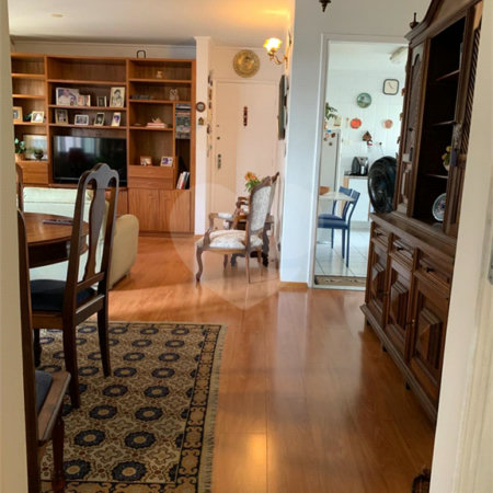 EXCELENTE APARTAMENTO 3DRMS 1STE - AREJADO E ILUMINADO NATURALMENTE