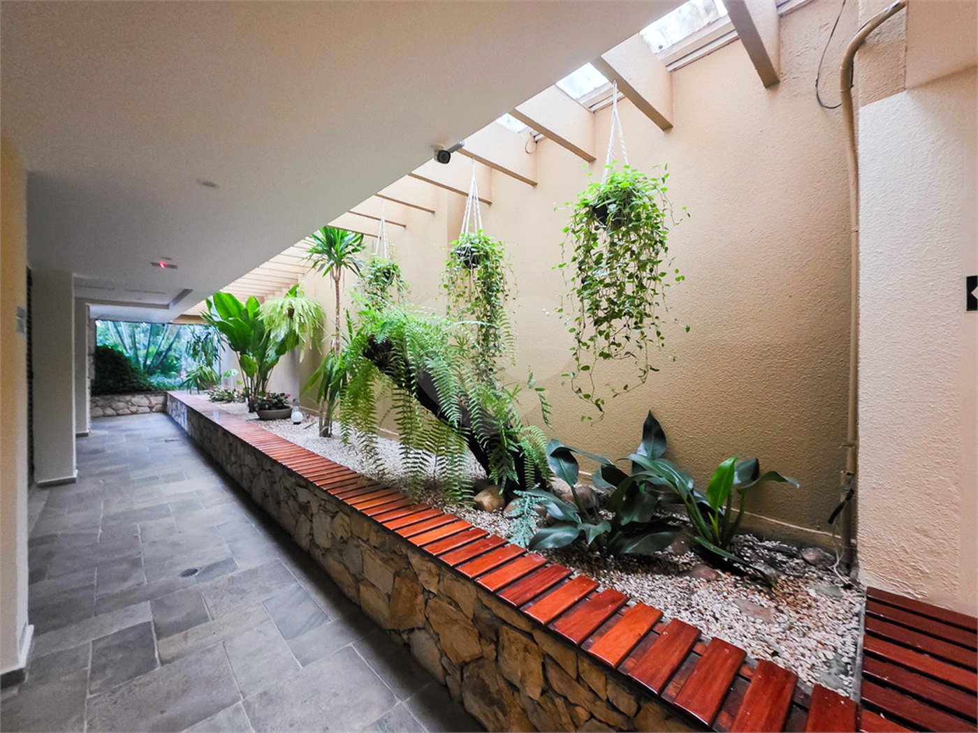 Apartamento - Sumaré - 2 Quartos / Dormitórios - 1 Vaga - Venda / Compra