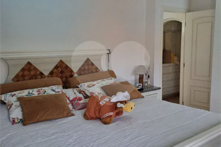Casa Ampla com 5 Dormitórios, Piscina e Lazer Completo em Terreno de 1.260 m²