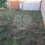 Terreno murado com portão e concertina no Jardim Embaré,