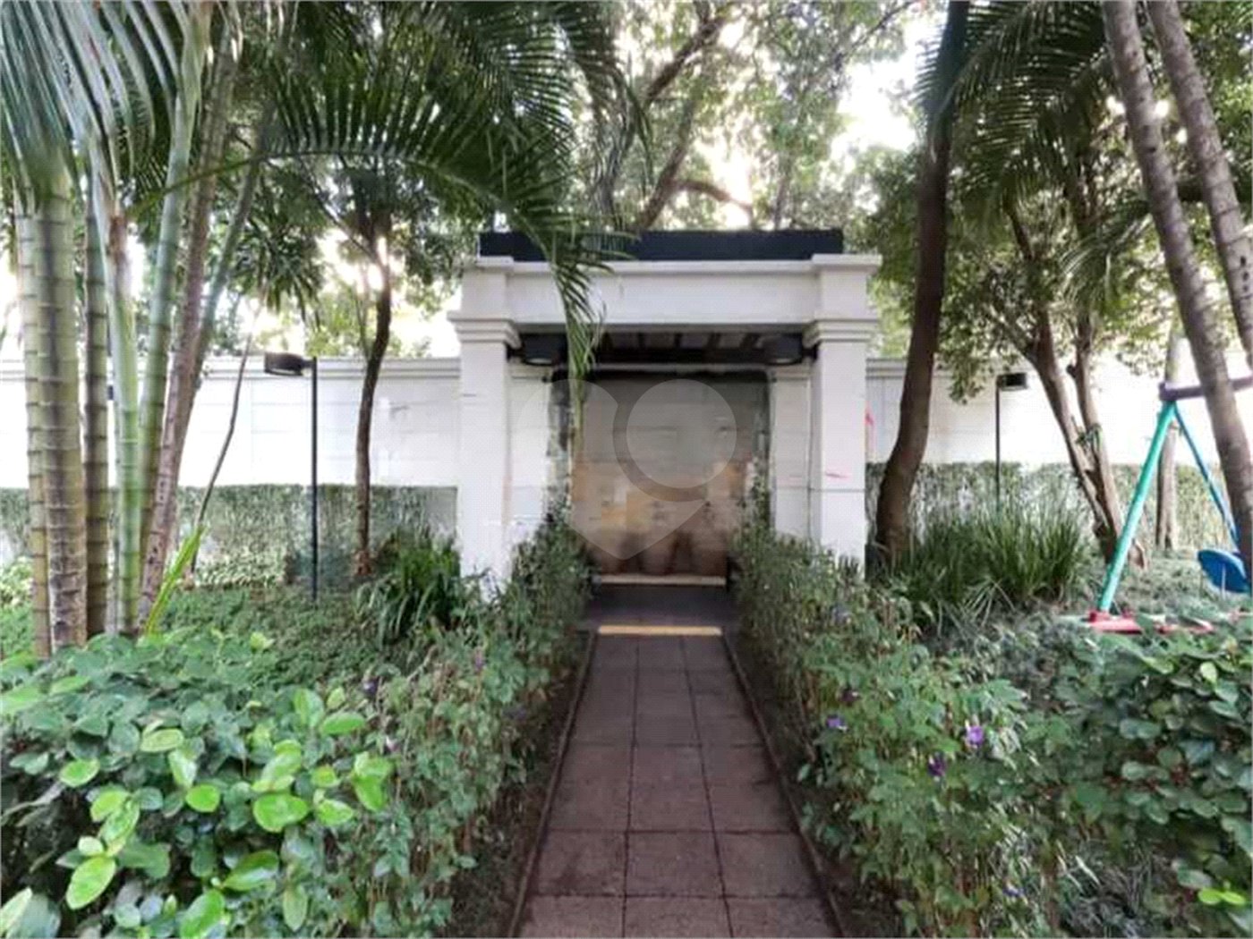 Apartamento de 306m² na melhor região de Moema, 3 suítes, 5 vagas, varanda gourmet, depósito, fora de rota
