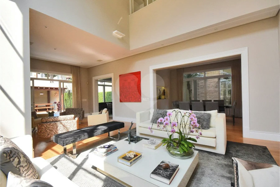Casa impecável em terreno de 546m2