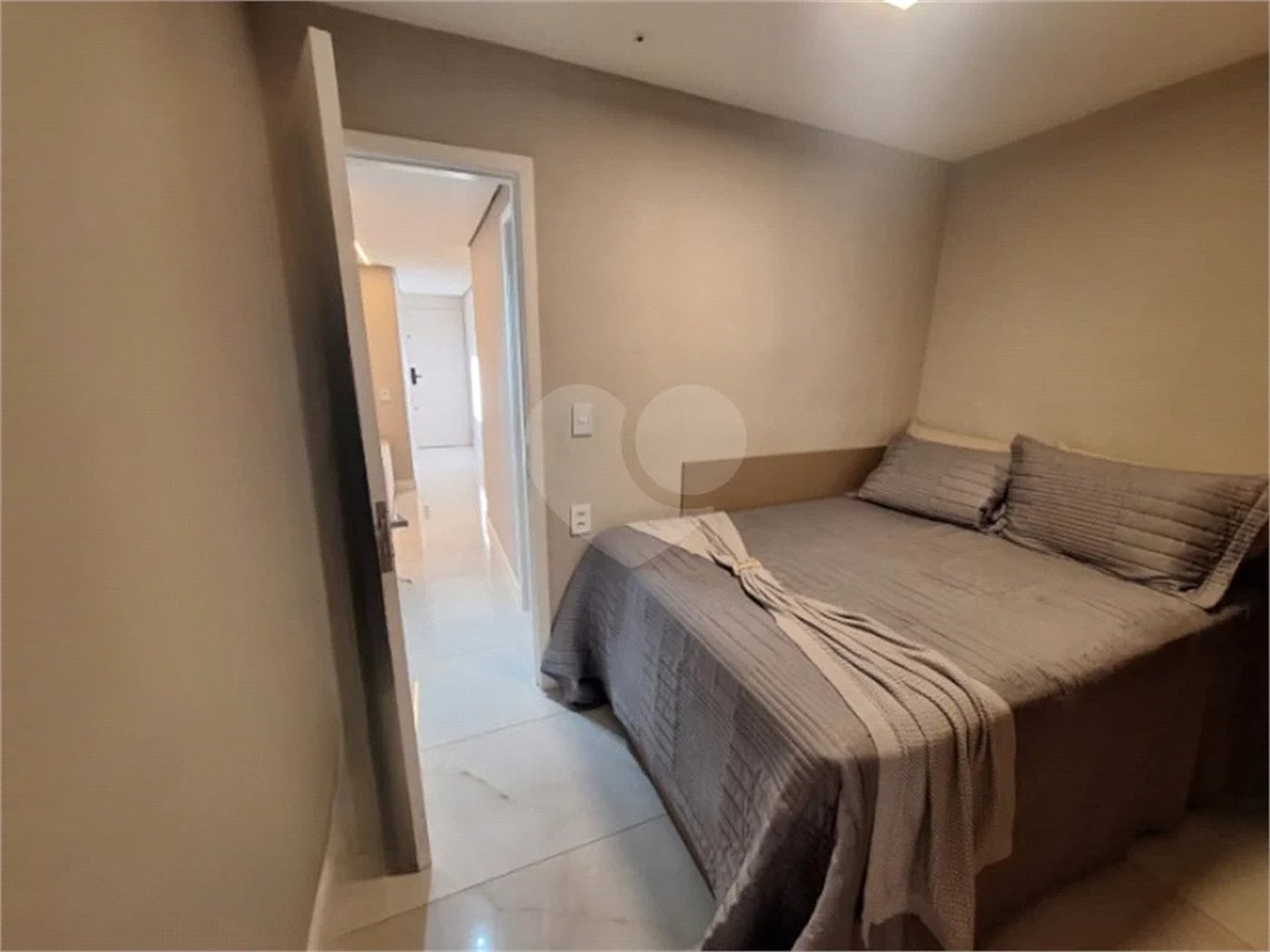 Apartamento totalmente mobiliado com 2 dormitórios, 1 vaga