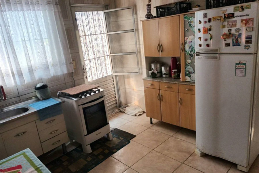 Terreno grande com 2 casas em São Paulo! Casas bem arejadas.