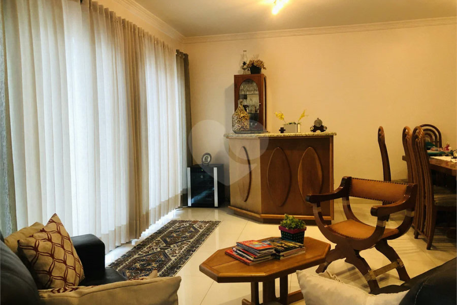 SOBRADO A VENDA NO TREMEMBÉ - 3 DORMS. (1 SUÍTE) E 5 VAGAS