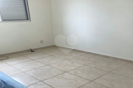 Apartamento à venda com 3 quartos, sendo 1 suíte - no condomínio Carlos Magno, São Carlos - SP