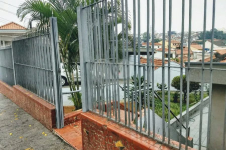 CASA TÉRREA À VENDA NA MOOCA - COM PORTEIRA FECHADA.