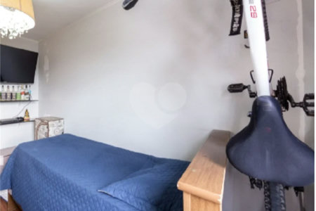 Apartamento na Mooca de 2 dormitórios, sala cozinha e banheiro, com portaria, academia e portaria.
