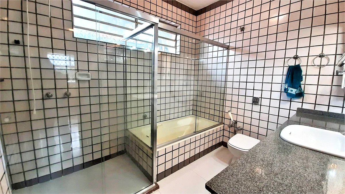 Sobrado à venda ou para alugar com 3 quartos, sendo 2 suítes, em Brooklin, São Paulo, SP