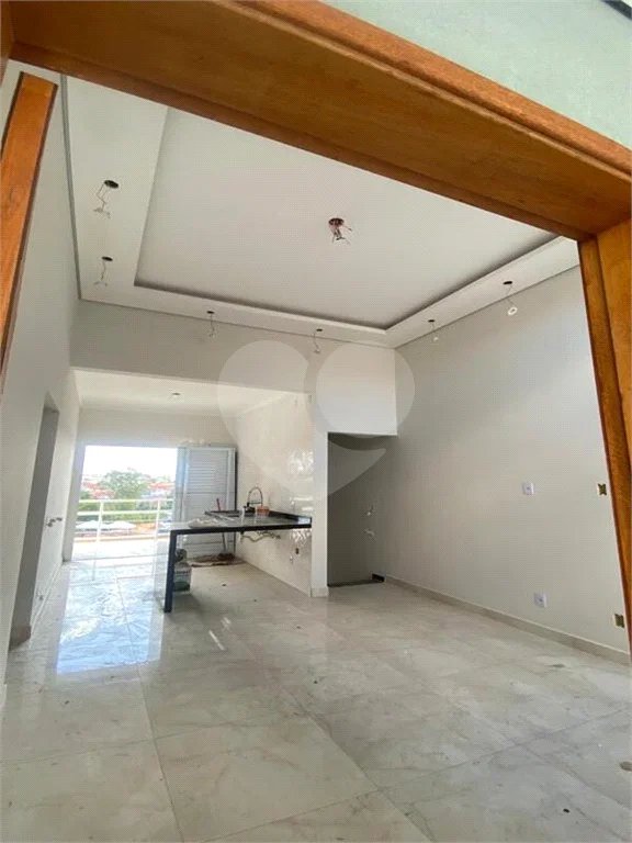Linda casa nova á venda Jardim dos Sabias, 2 dormitorios um suite, uma vaga. 129m² de construção.