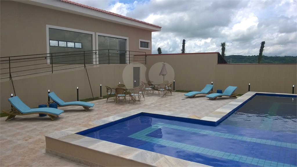 Casa térrea no Condomínio Reserva Imperial.