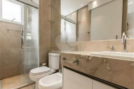 Apartamento de 306m² na melhor região de Moema, 3 suítes, 5 vagas, varanda gourmet, depósito, fora de rota