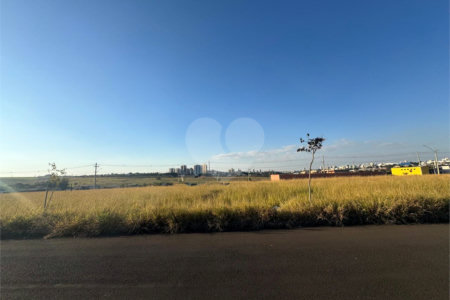 Terreno á venda com 250m2, em São Carlos.