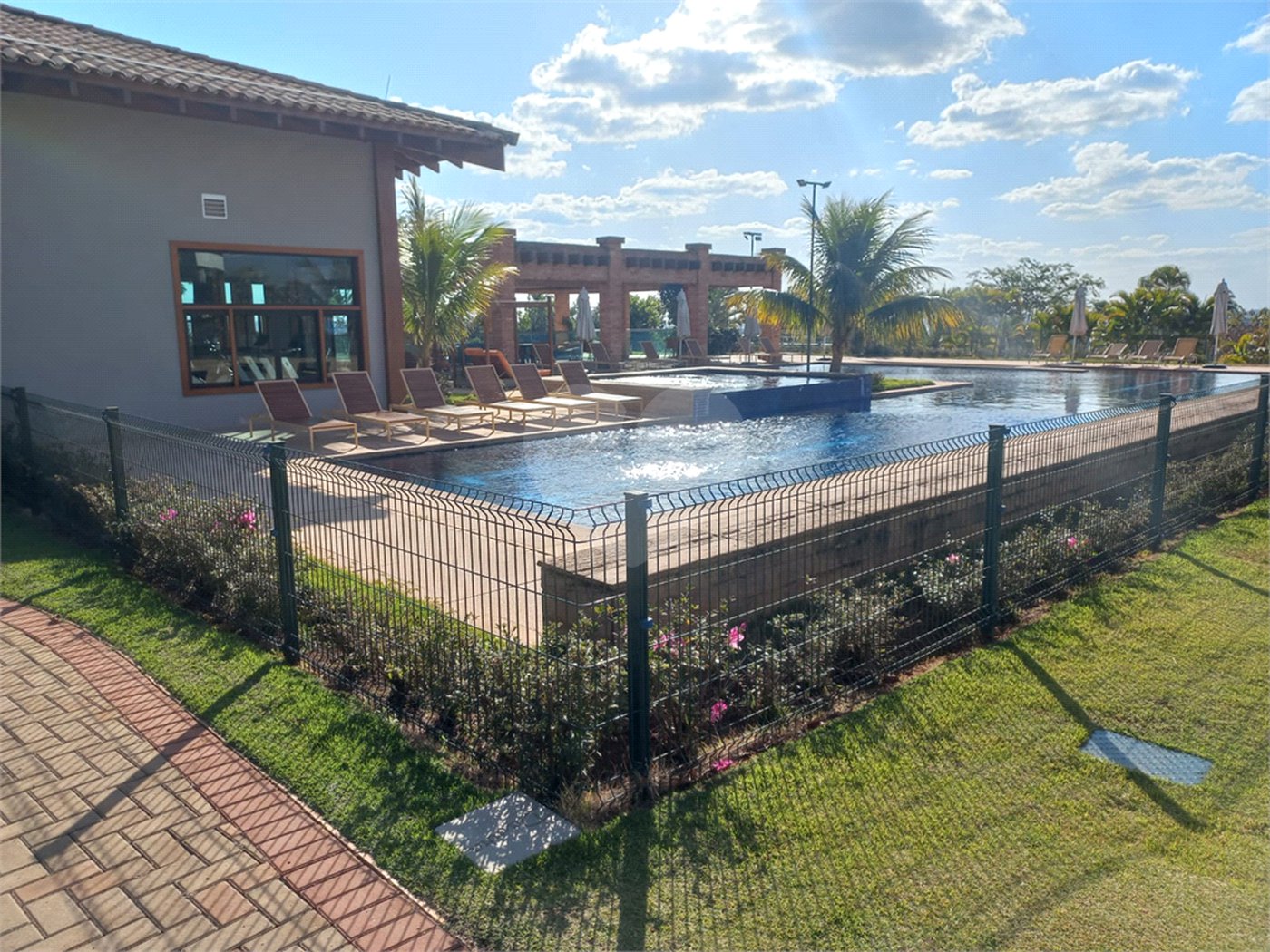 Terreno para venda no condomínio de alto padrão Damha Golf