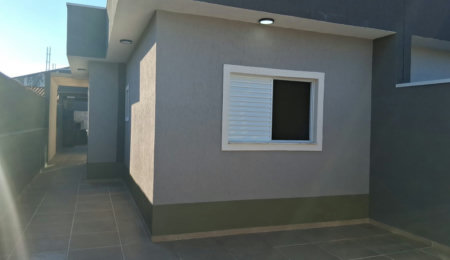 Casa à venda com piscina em Itanhaém