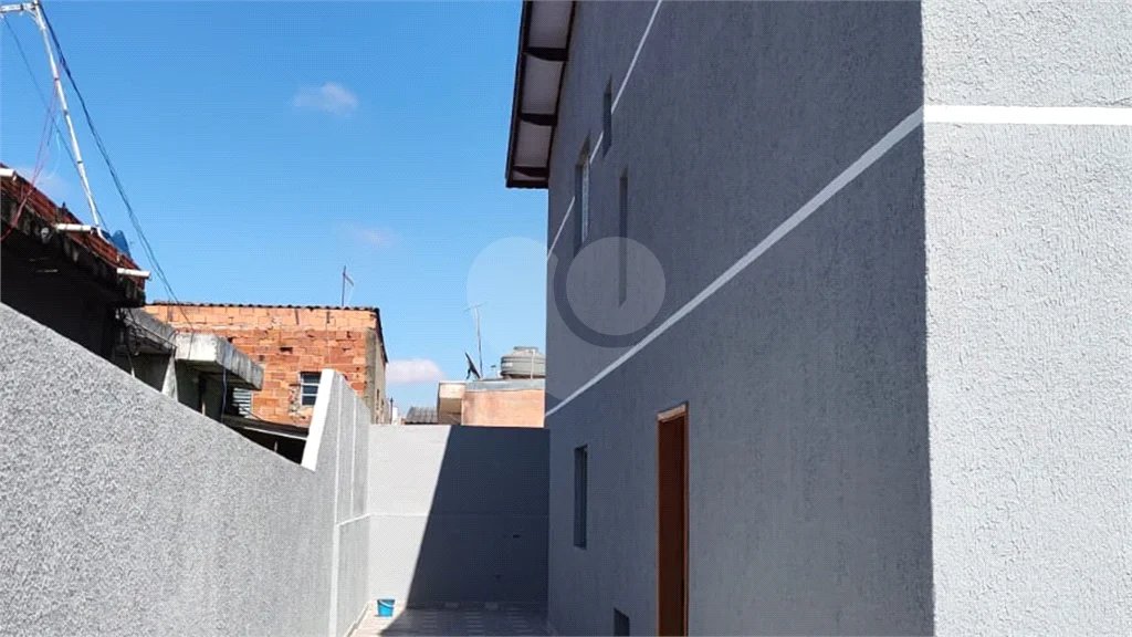 Sobrado Novíssimo à Venda – 3 Dormitórios, Suíte, Quintal e 6 Vagas – 132m² de Terreno