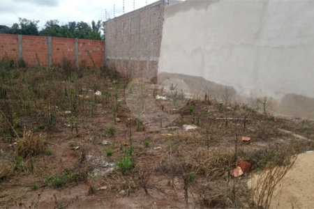 Lote no Jardim do Bosque, aceita financiamento ou aquisição de terreno e construção .