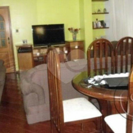 Casa térrea com salas comerciais em anexo à venda na região da Moóca