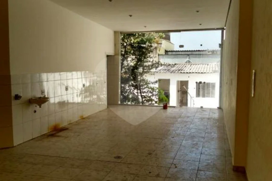 Imóvel Comercial para Venda ou Locação em ótima localização na Rua Palacete das Águias, 300.