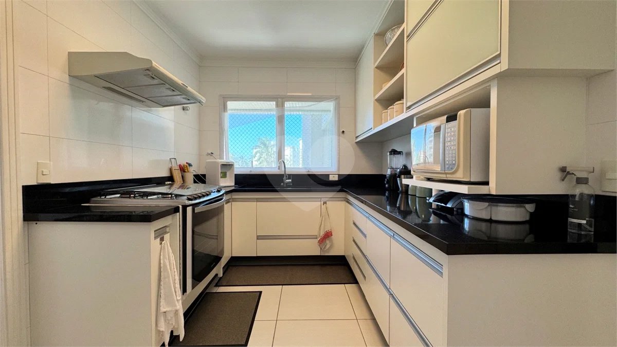 Apartamento à venda com 4 quartos, sendo 2 suítes, em Riviera de São Lourenço, Bertioga, SP
