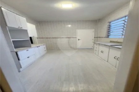 Apartamento à venda no bairro Barra Funda.
