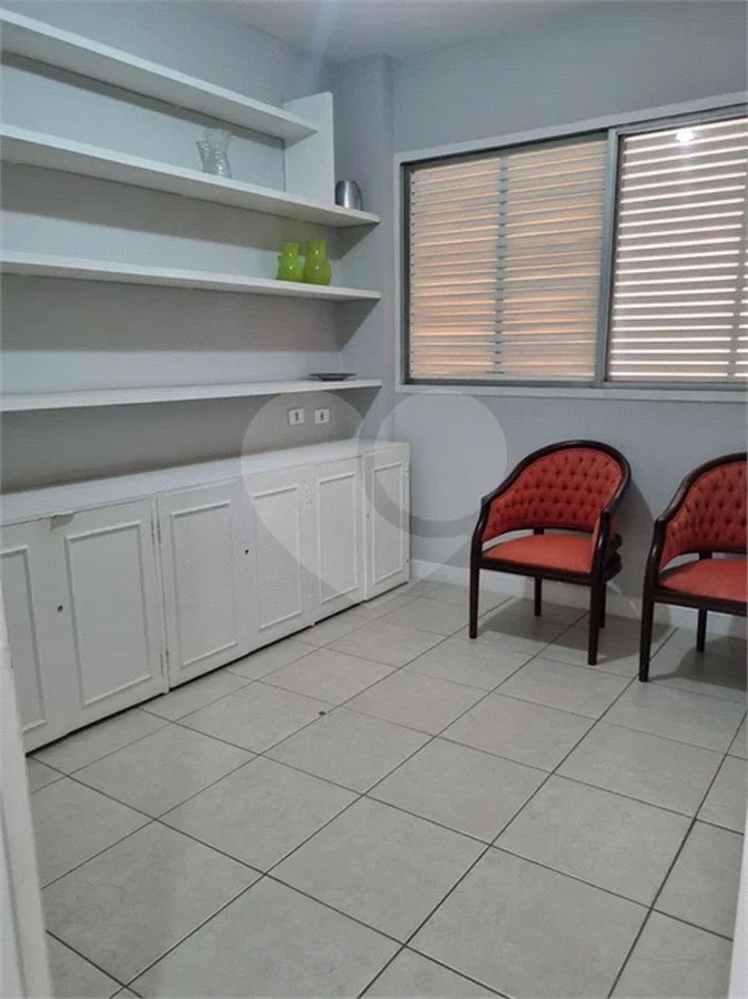 Apartamento 100M2 com 3 dormitórios sendo 1 suíte no melhor do Jardins