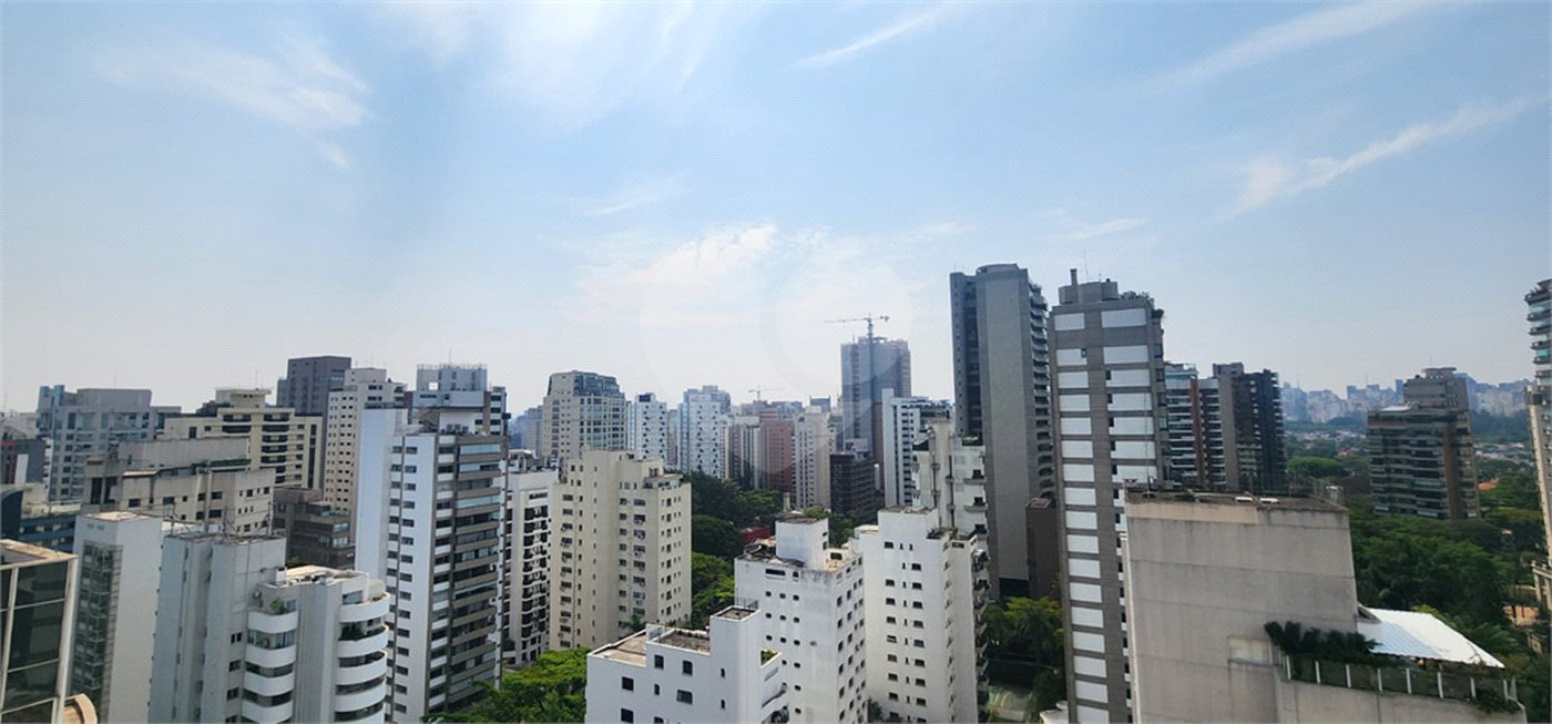 Cobertura 380m² - 4 quartos - Vila Nova Conceição em Frente a Praça Pereira Coutinho