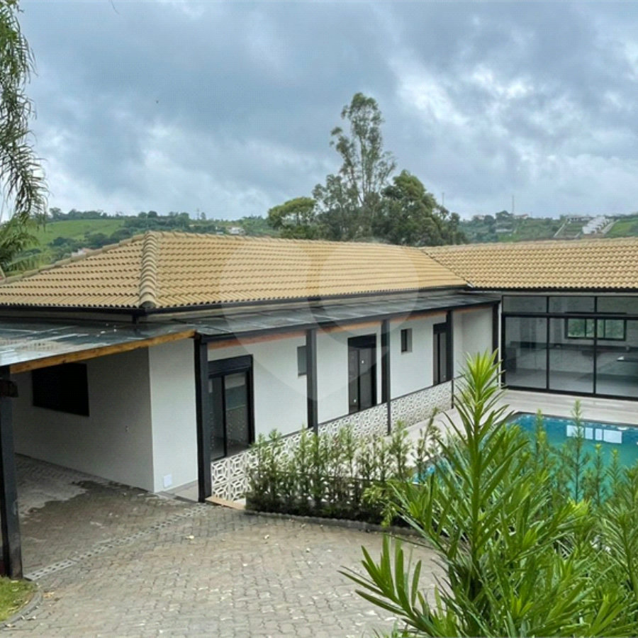 Casa térrea encantadora - Terreno 544m² (17 x 32m), com 198m² no Bairro Estância Brasil - Atibaia