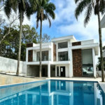 Venda moderna nova em Condomínio na Serra da Cantareira.