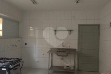 Vende Sobrado com 180m² - Vila Santa Catarina