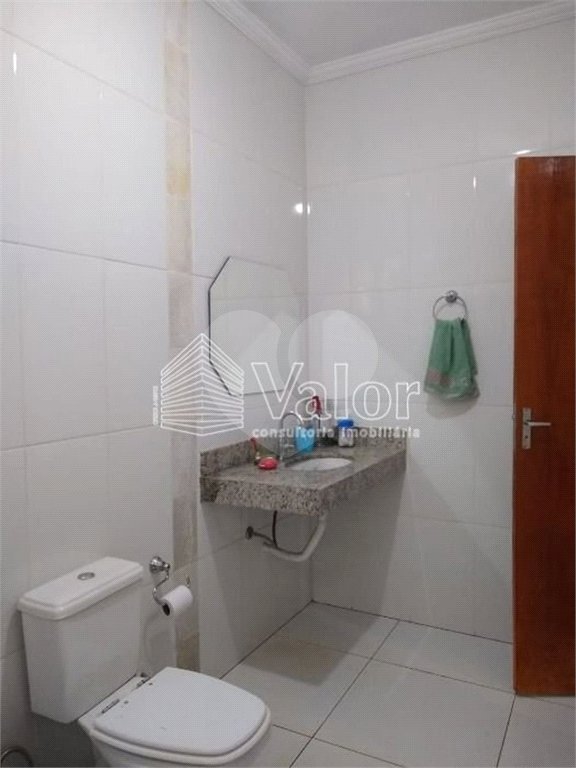 Casa Térrea com 3 dormitórios, sendo 1 suíte.