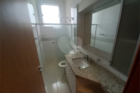 Excelente sobrado a venda no Condomínio Parque Sabará.