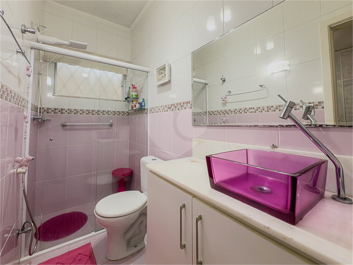 Casa com 3 Dormitórios e 2 suítes à Venda no Bairro da Saúde