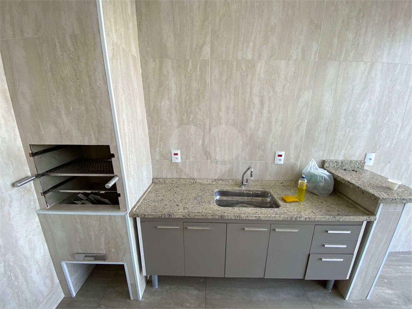 Casa térrea com piscina para venda no Residencial Arcoville