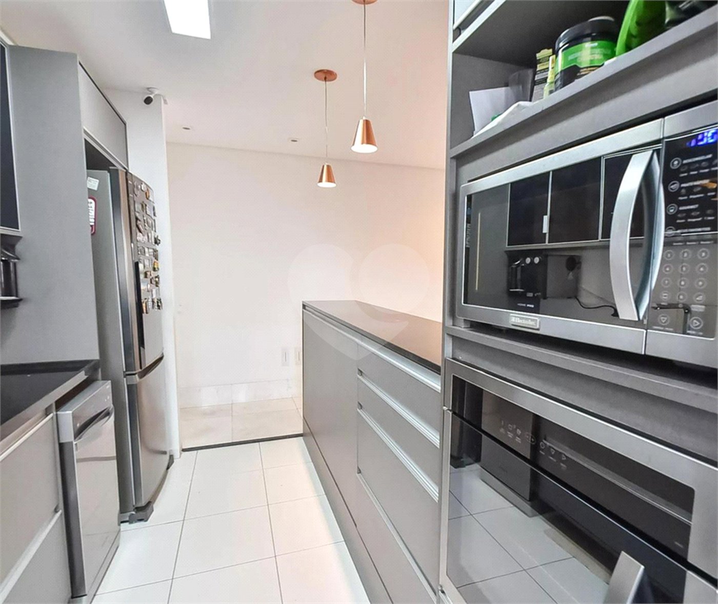 Apartamento no Ipiranga de 94m2 com 2 dorms, 1 suíte, 3 banheiros, 2 vagas. Estuda permuta.