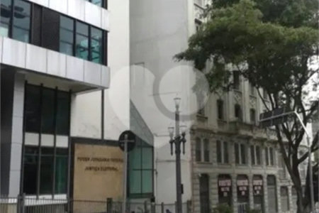 Studio / Kitnet No Centro em Frente ao Metrô