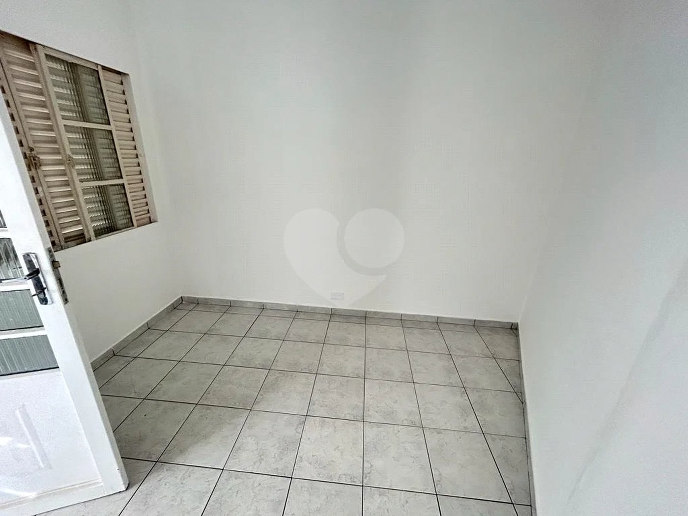 SOBRADO PARA LOCAÇÃO NO PARQUE DOMINGOS COM 03 DORM 01 SUITE 02 VAGAS DE GARAGEM