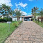 Casa para alugar com 3 quartos, sendo 1 suíte,  no condomínio Estância Marambaia, Vinhedo - SP