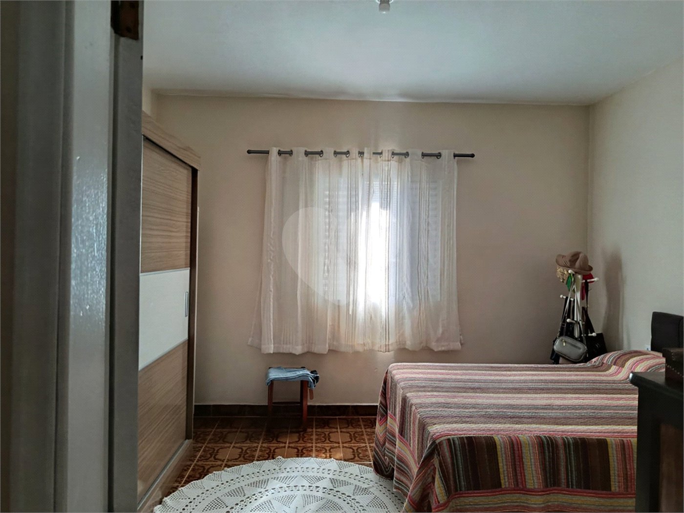 Casa térrea e espaçosa no centro da cidade por apenas R$370.000,00!!! Vamos agendar uma visita?