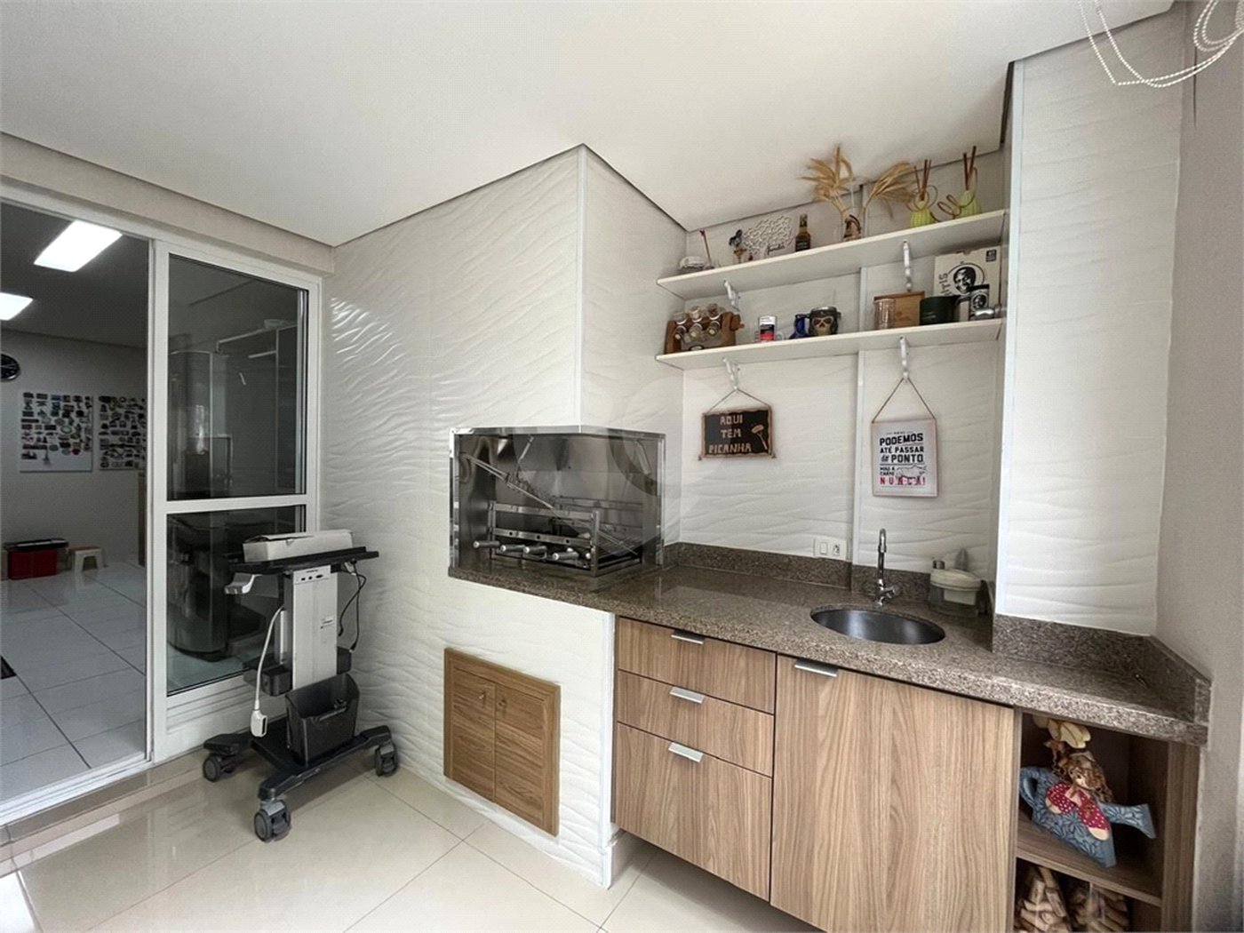 Apartamento á venda com 200m² - Bosque da Saúde